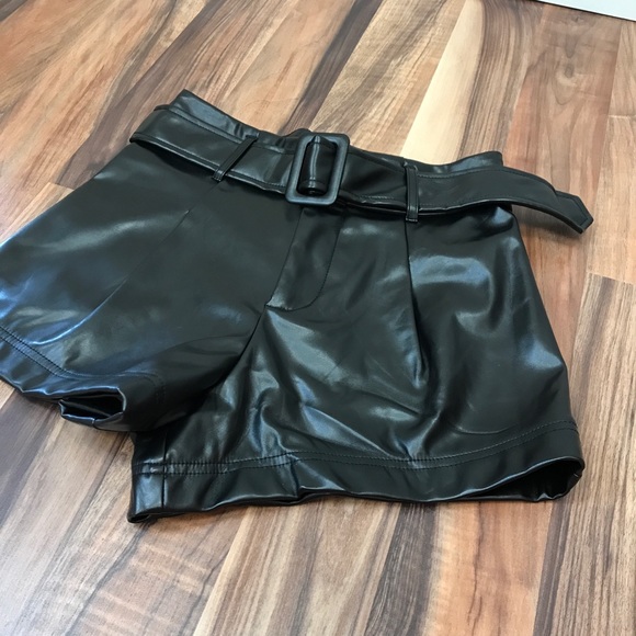 ‼️ High Waist Vegan Leather Mini Belted Shorts - Picture 6 of 6